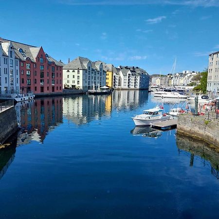 Alesund Apartment With Free Parking Kültér fotó