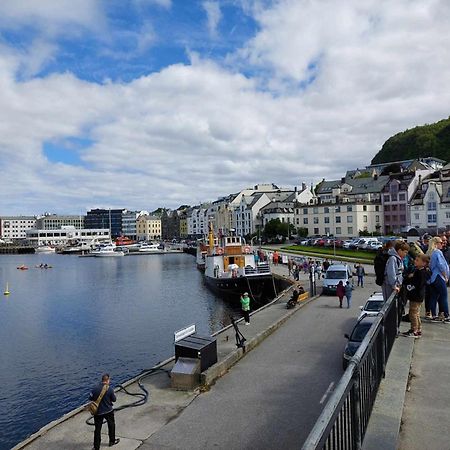 Alesund Apartment With Free Parking Kültér fotó