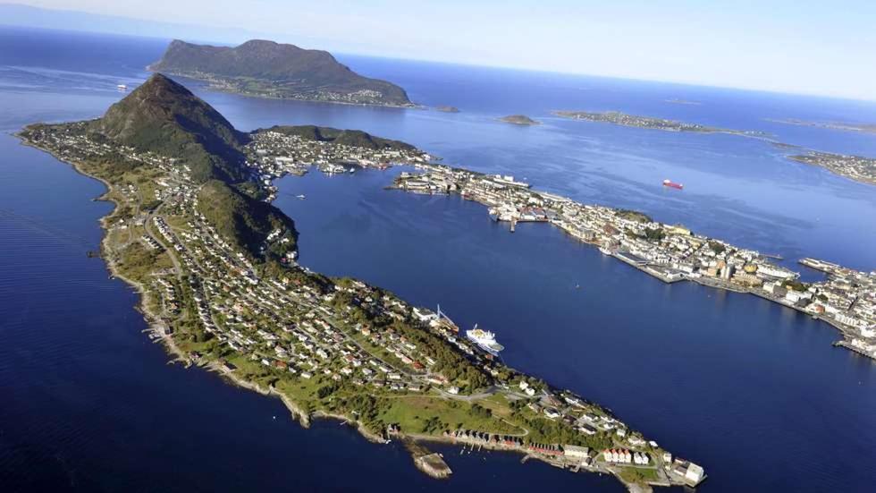 Alesund Apartment With Free Parking Kültér fotó