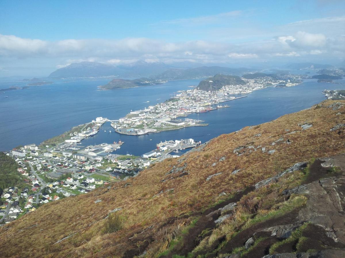 Alesund Apartment With Free Parking Kültér fotó