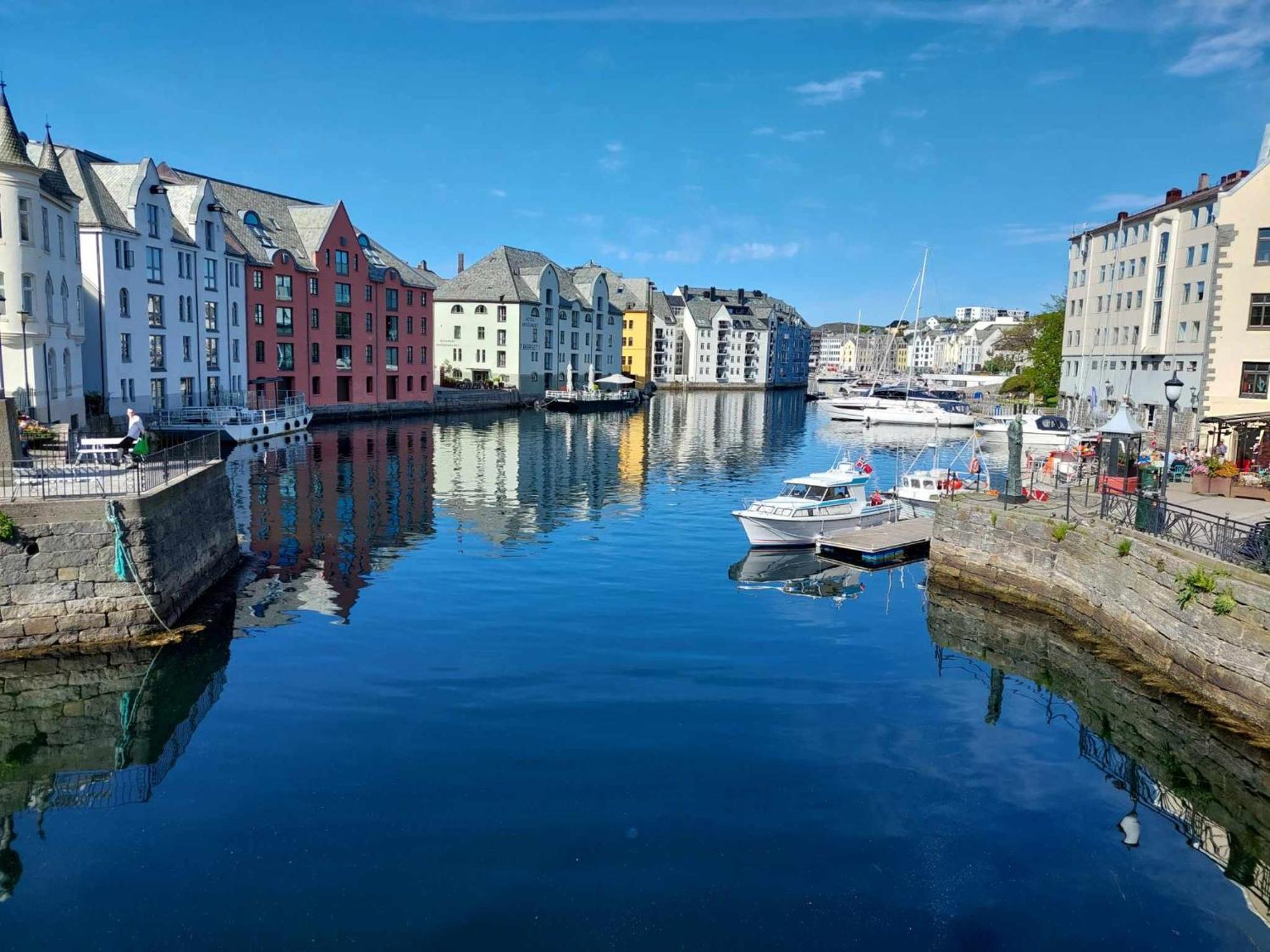 Alesund Apartment With Free Parking Kültér fotó