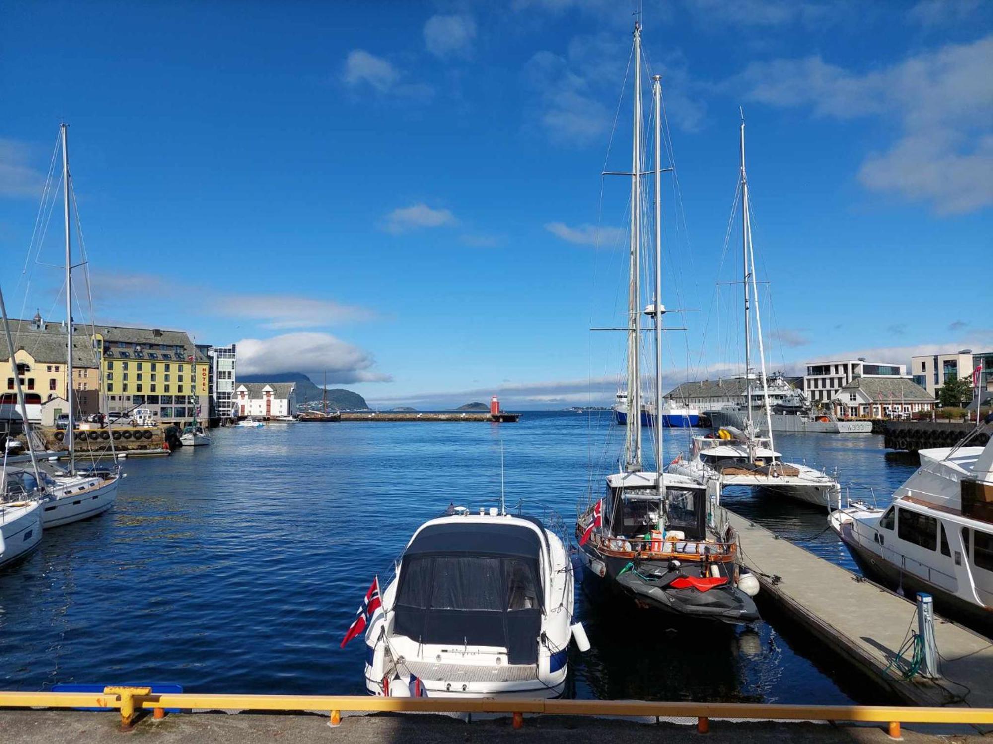 Alesund Apartment With Free Parking Kültér fotó