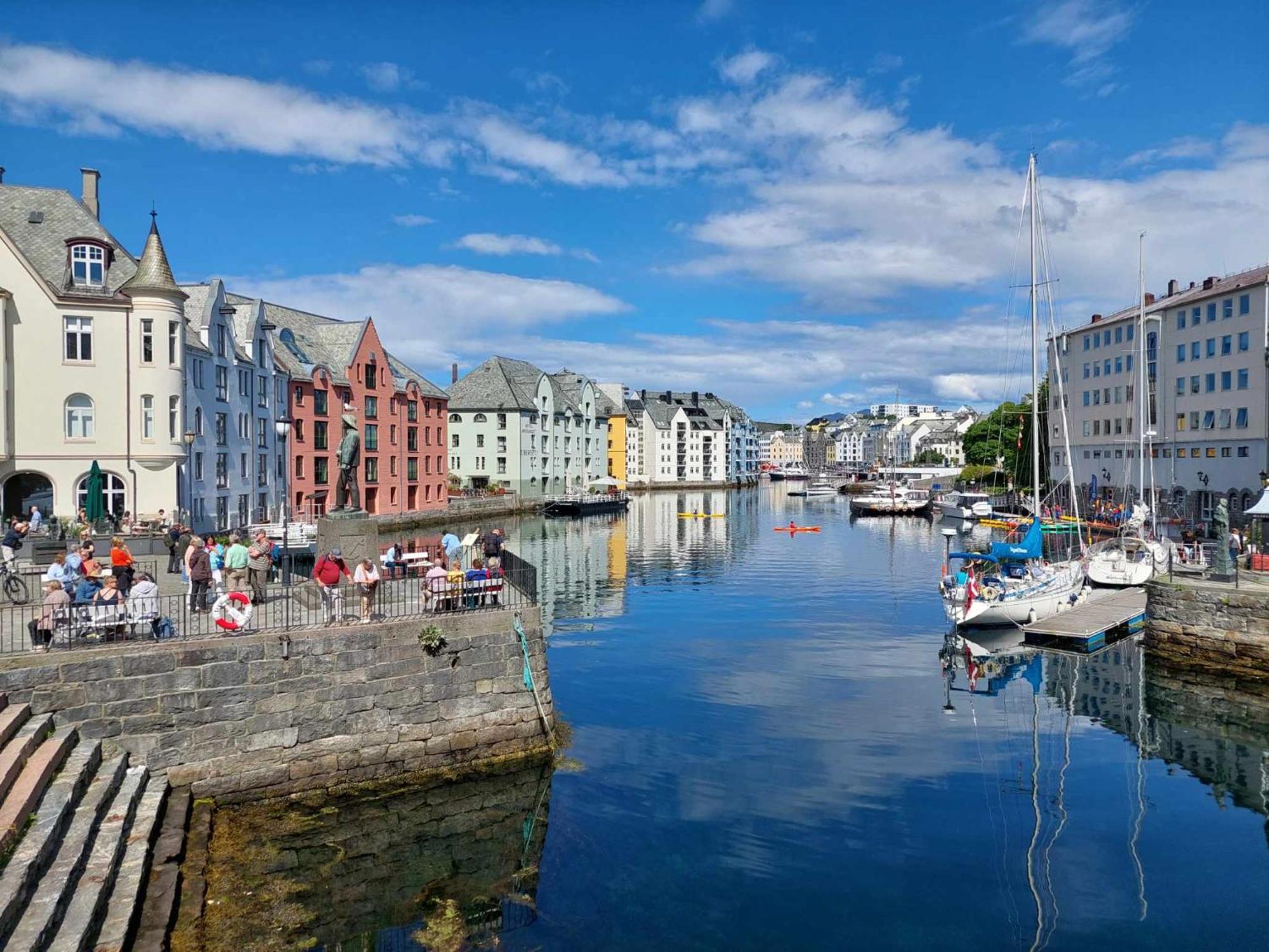 Alesund Apartment With Free Parking Kültér fotó