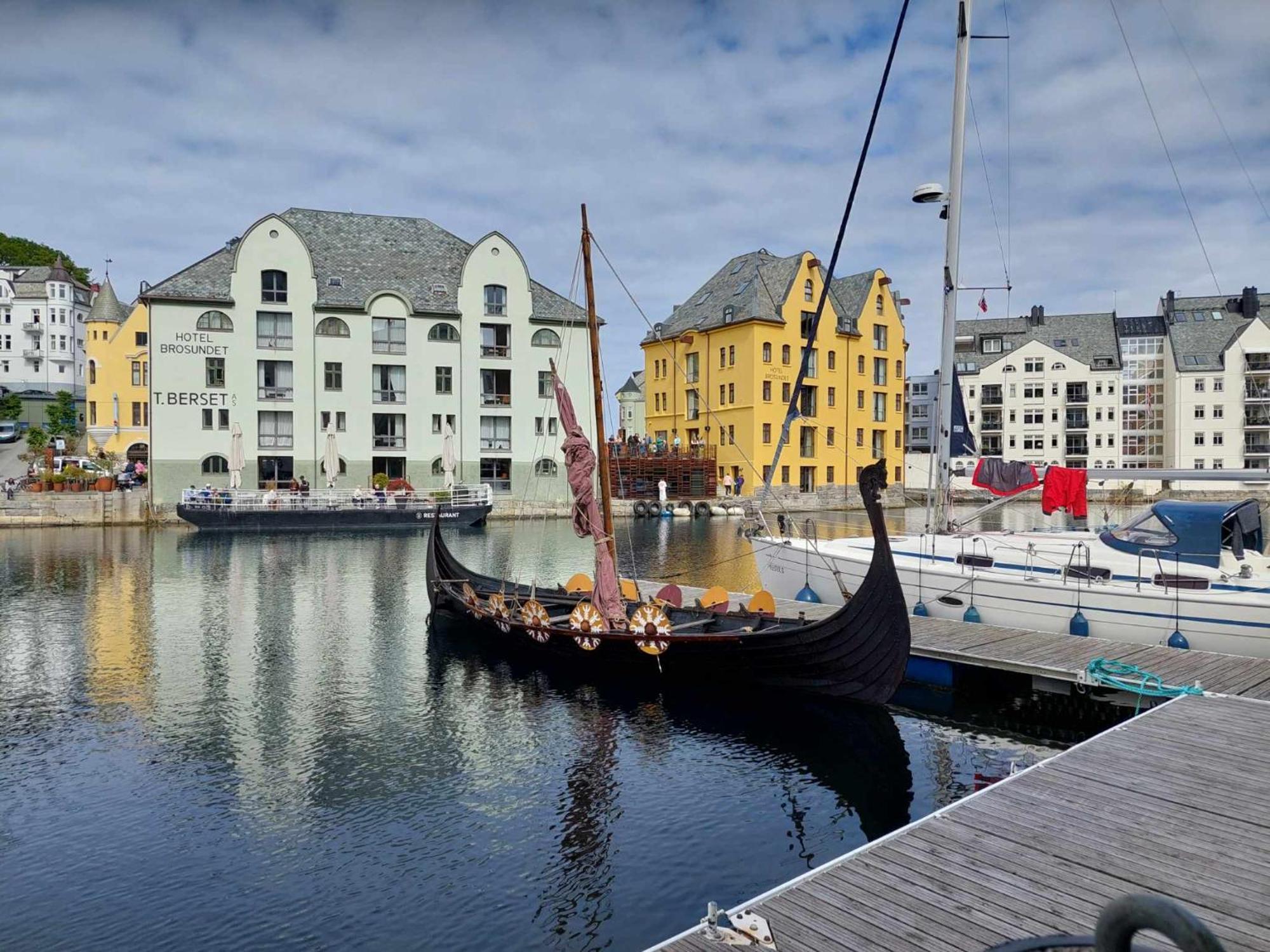 Alesund Apartment With Free Parking Kültér fotó