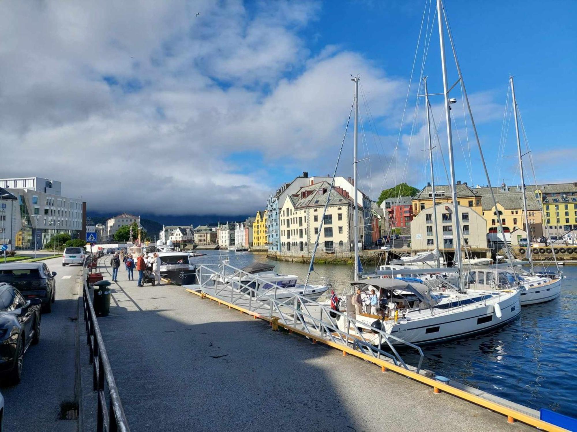 Alesund Apartment With Free Parking Kültér fotó